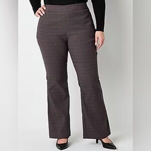 Black whine plaid Liz Claiborne Liza flair leg pants. Misses Size 10.